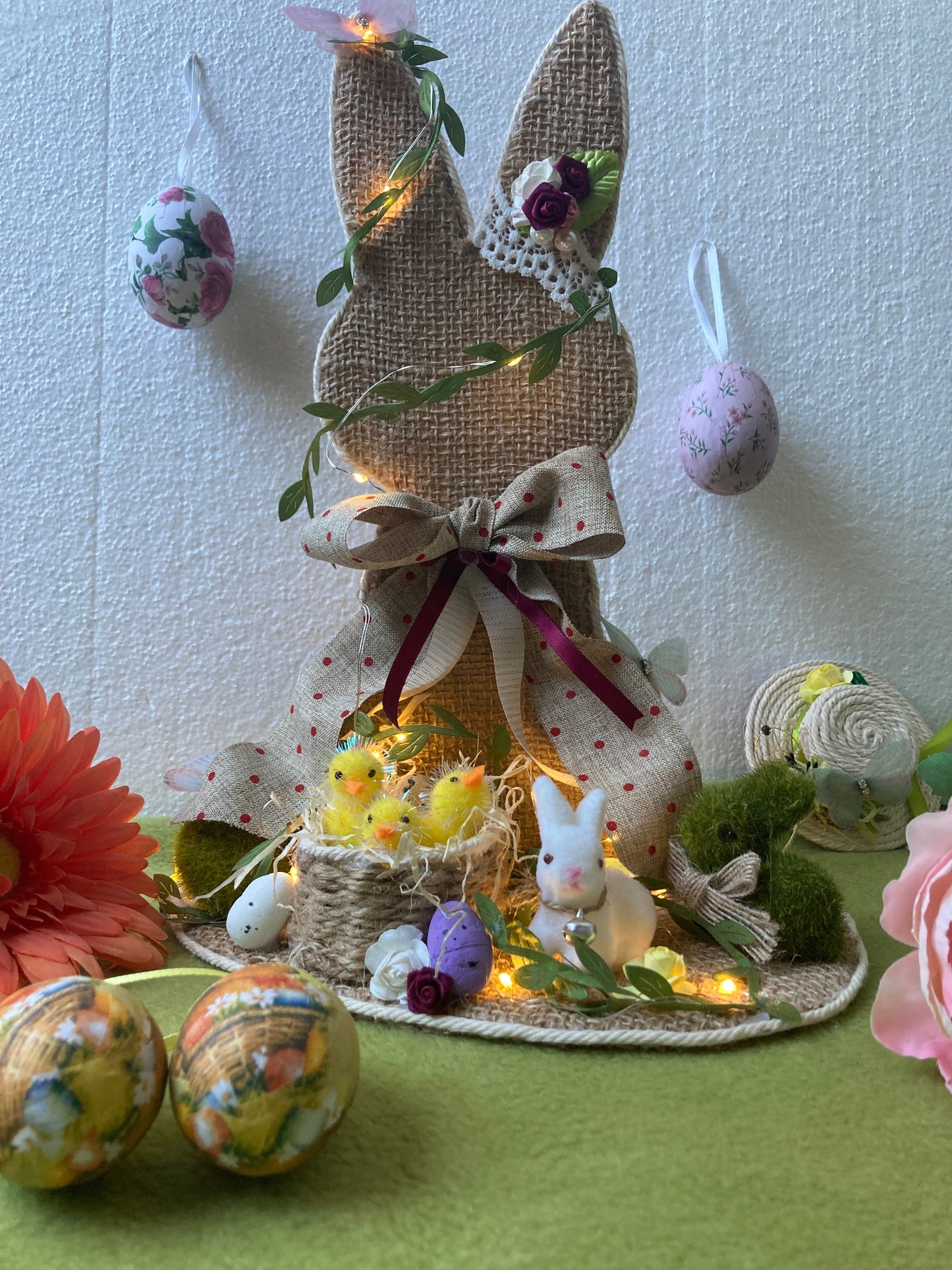 Le lapin de Pâques et ses oisillons