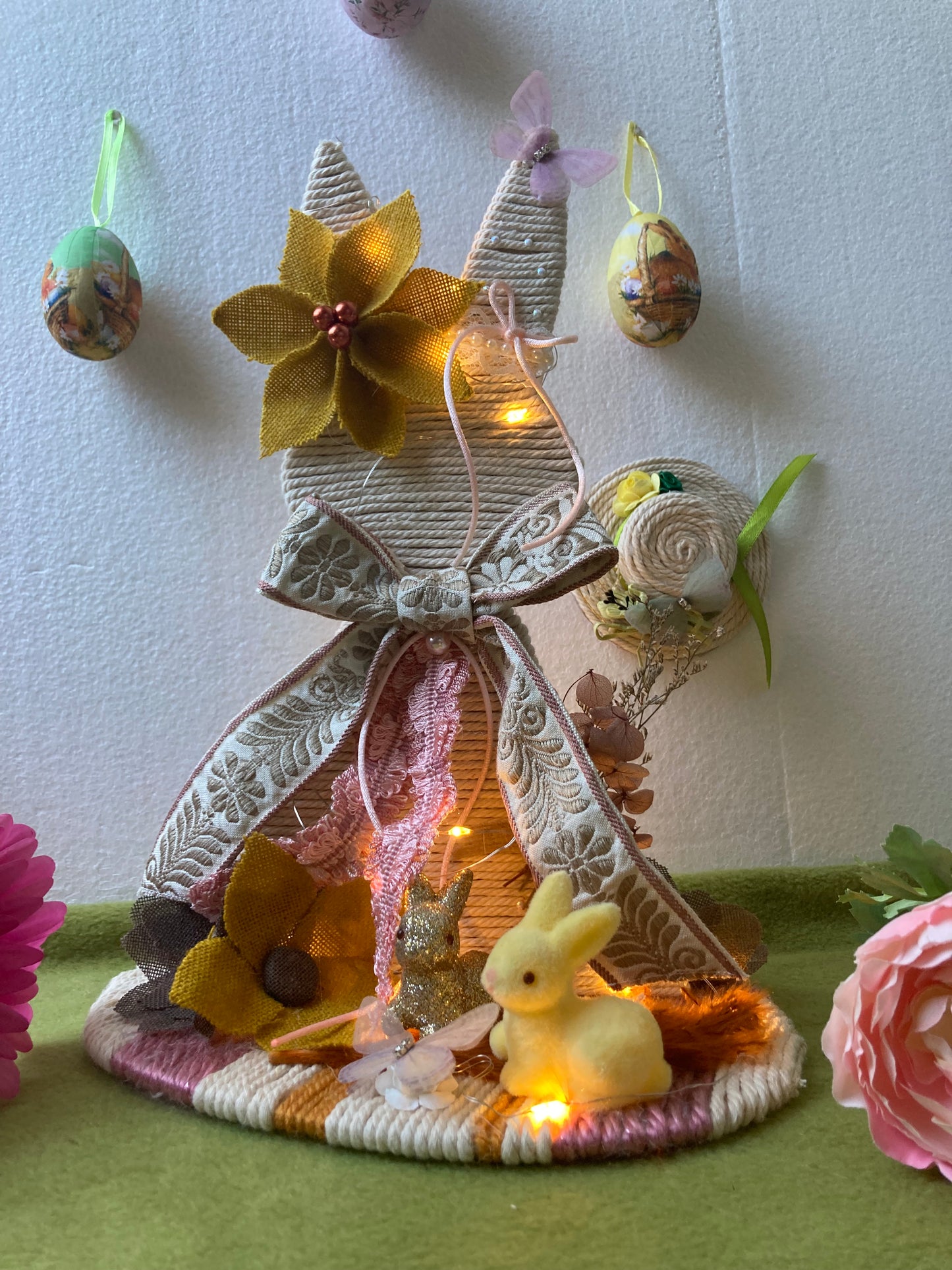 Le lapin de Pâques floral