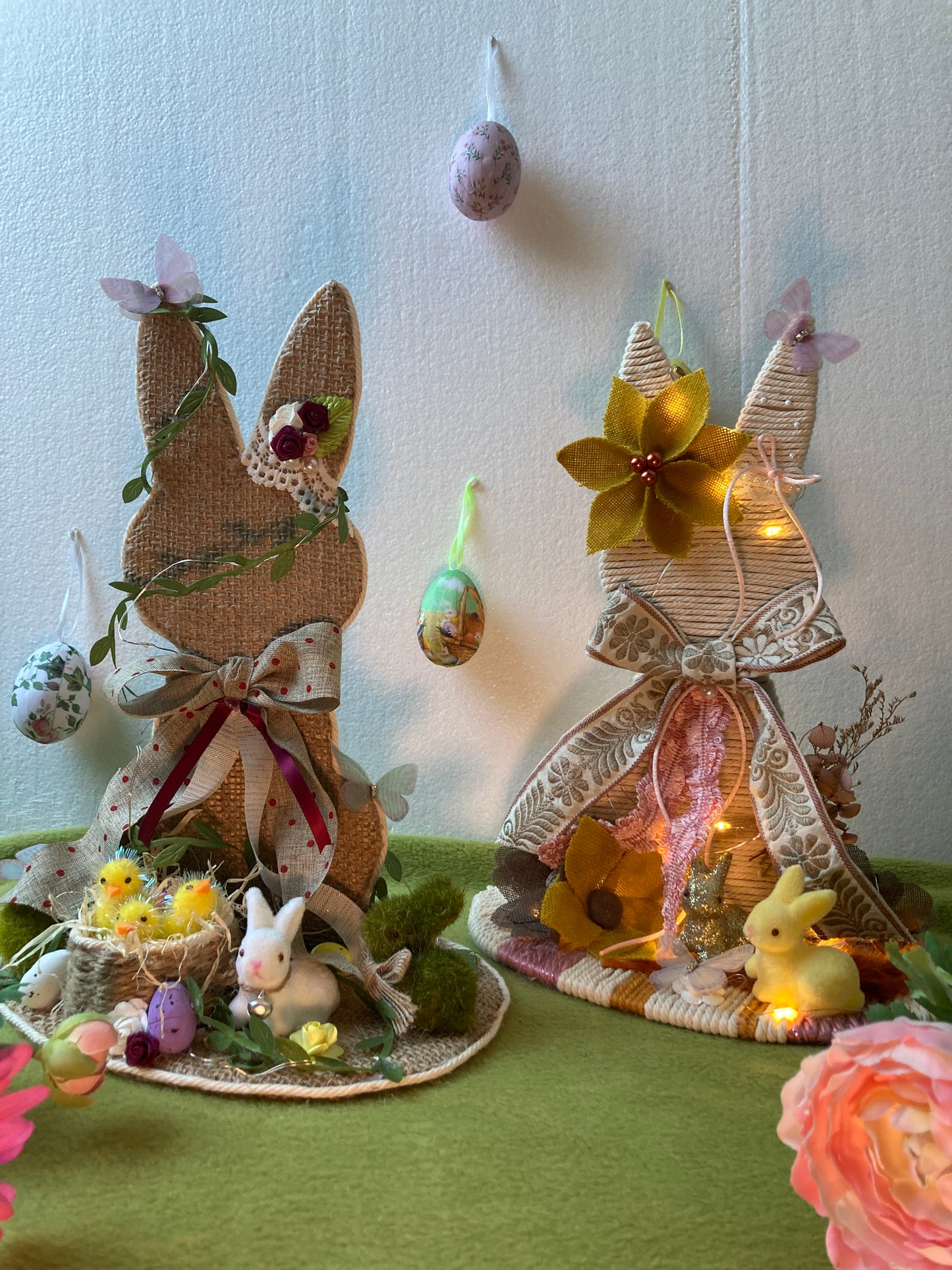 Le lapin de Pâques et ses oisillons